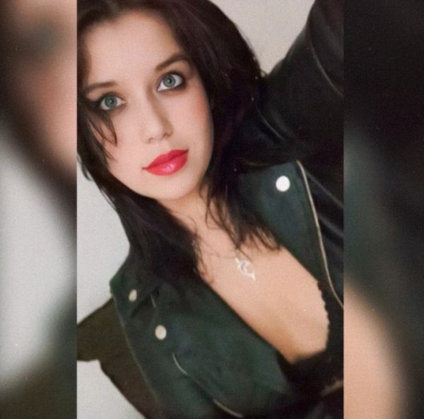 Buenas soy Sissy, una escort de 25 años de edad seductora y mimosa. Me gusta el sexo y producir mucho calor, que me den realmente rico, la acción y fricción. Me encargaré de hacer realidad tus fantasías junto a mi, te trataré como a mi amante y te complaceré mucho.

Quiero darte ricos besos, caricias, mimos y algún masaje si estás estresado y el mejor oral natural con el que podrás acabar en mi boca o en cualquier parte del cuerpo que prefieras. Me encanta el sexo anal, igualmente hago rico sexo vaginal con terminación libre.

Para pasarla realmente bien a mi lado y agendar tu cita cuánto antes solo tienes que llamarme o escribirme. Recuerda que me encuentro en Paysandú, zona Plaza Artigas. Te invito a verme ahora mismo, no te demores más, querrás repetir.